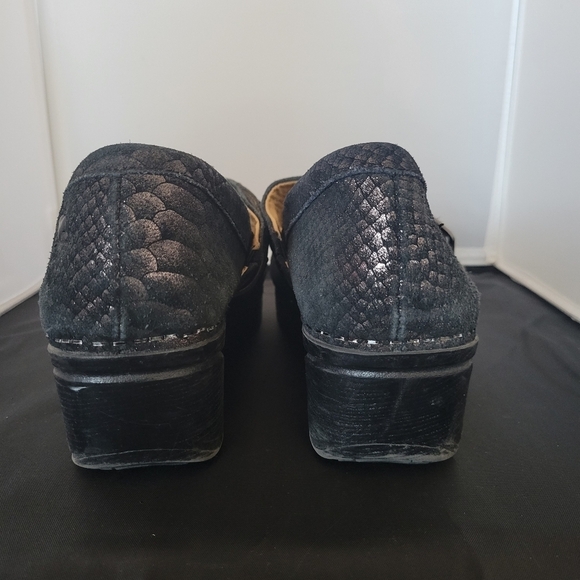 Nurse Mates Pillowtop Women's 10 Chelsea Slip On Clogs Leather Black Snake Croc - Picture 2 of 8